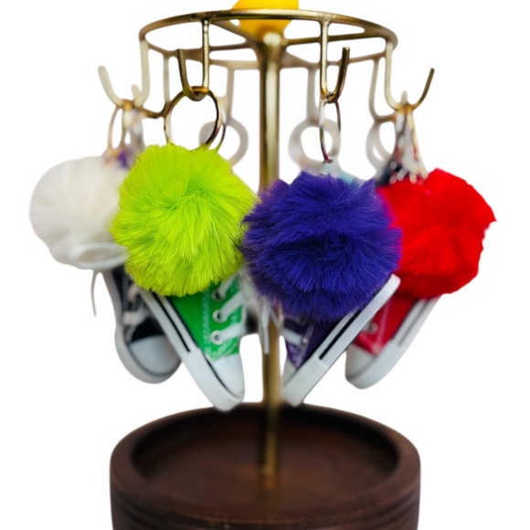 KICKS AND FLUFFS KEYCHAIN - Picture 2 of 2